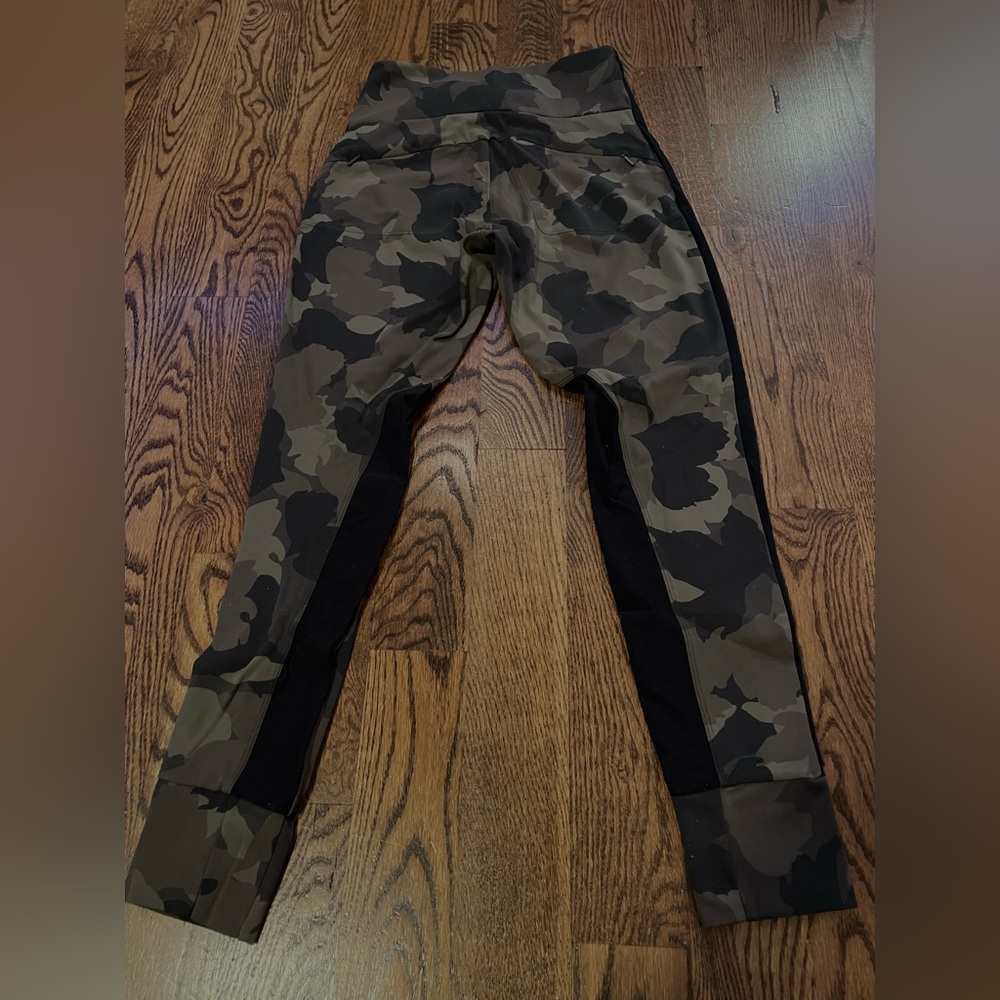 camouflage Athleta women’s leggings - Picture 2 of 3